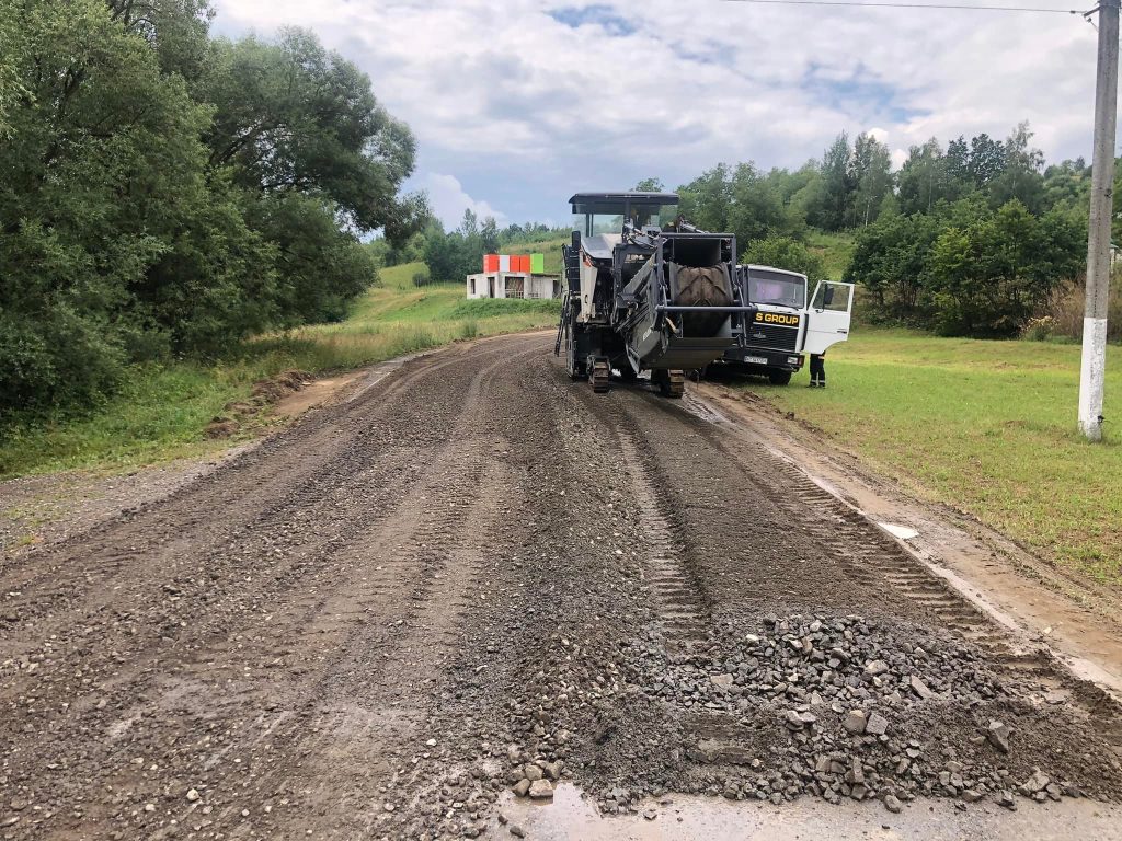 В Делятинській громаді розпочали ремонт дороги до Білих Ославів та Чорного Потоку