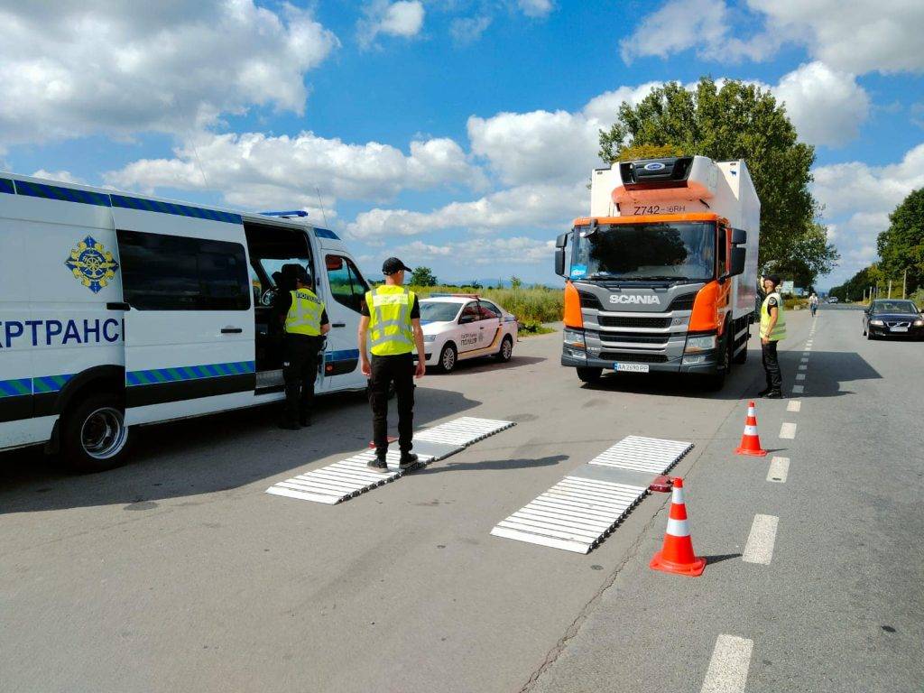 На Франківщині відновили роботу пункти габаритно-вагового контролю