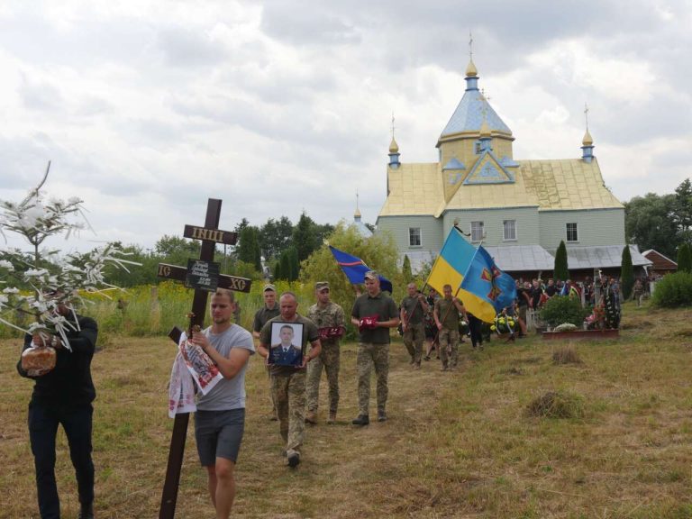 На Коломийщині з найвищими почестями попрощалися з Героєм України Олександром Кукурбою