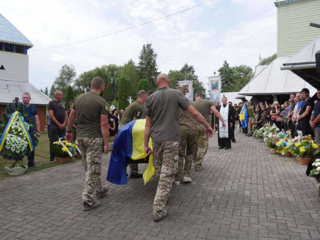 На Коломийщині з найвищими почестями попрощалися з Героєм України Олександром Кукурбою