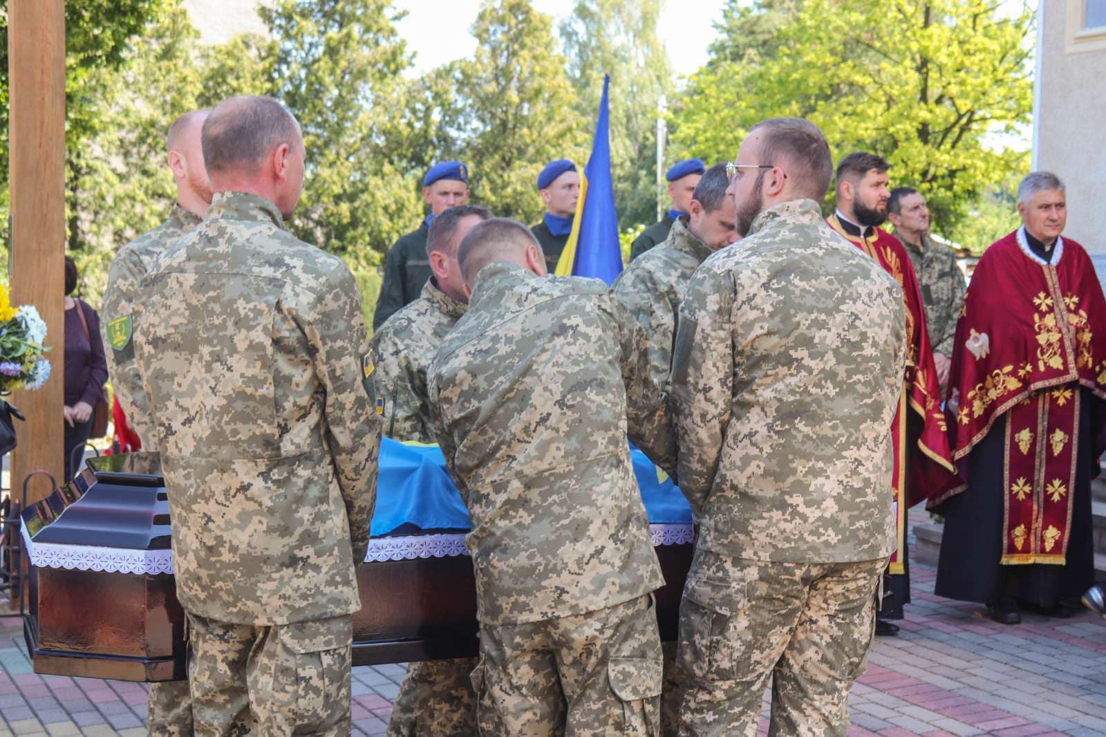 На Франківщині попрощалися із Тарасом Федорняком,який загинув у бою з російськими окупантами,загинув на війні