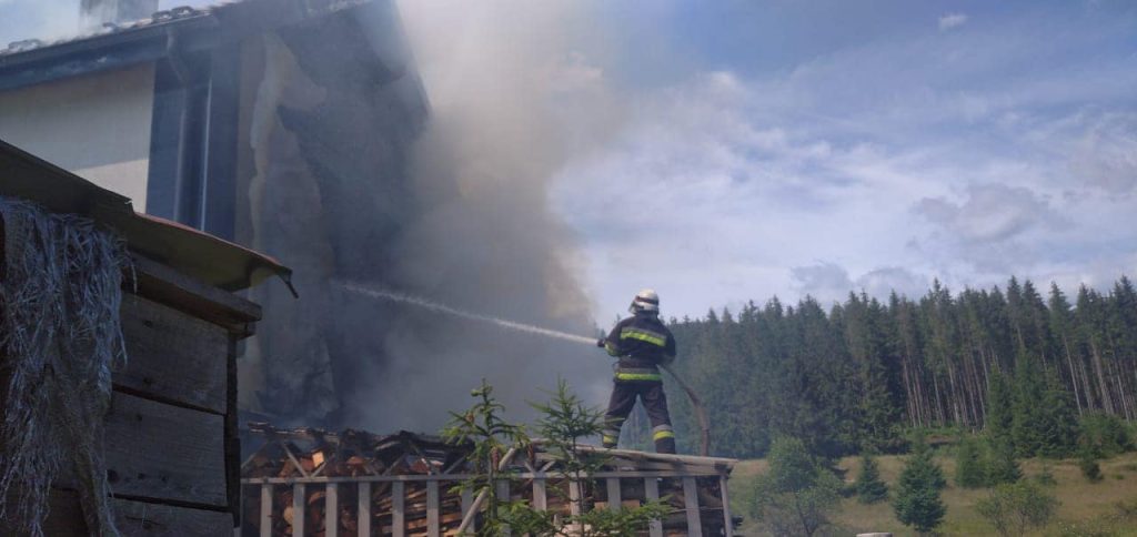 На Калущині вогнеборці ліквідували пожежу житлового будинку