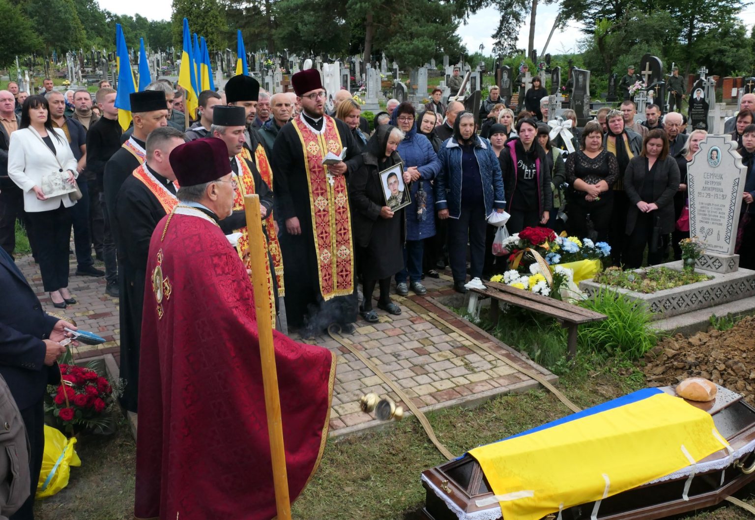 У Тисменицькій громаді попрощалися із загиблим захисником України Іваном Касюком