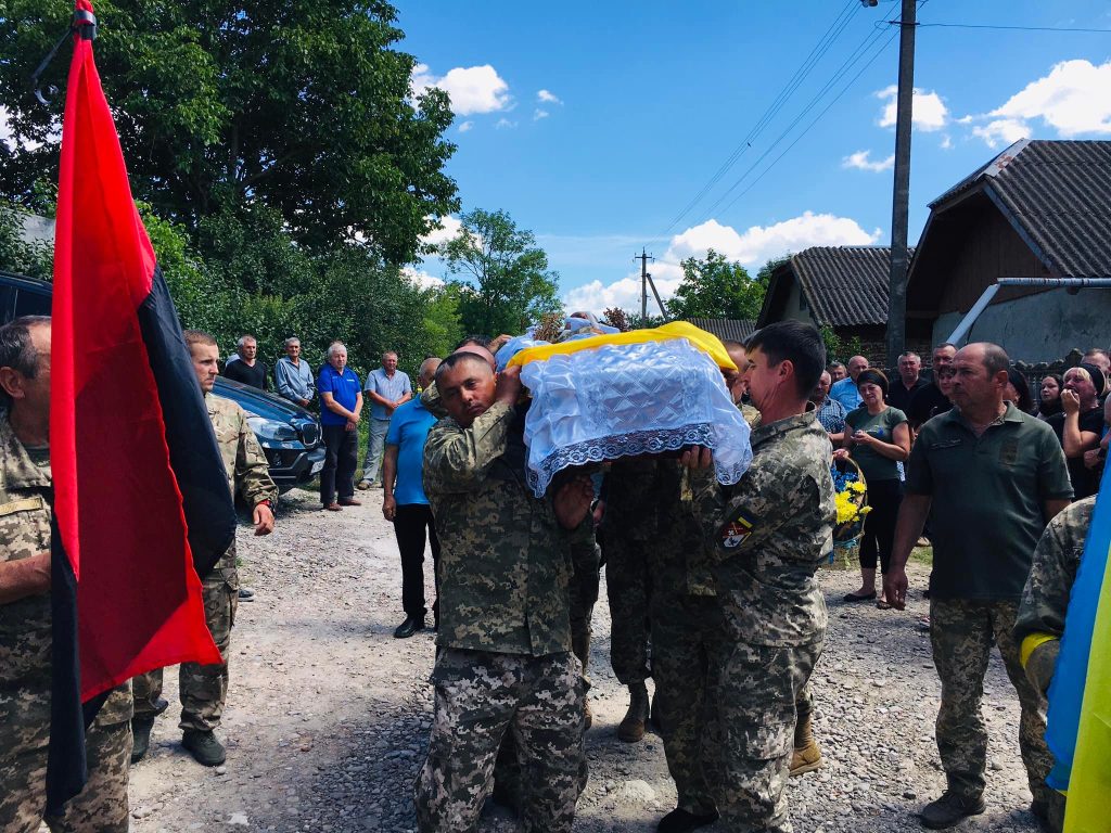 У Тлумацькому районі попрощалися із загиблим військовим