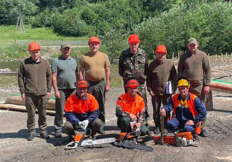 В урочищі Подороватий верховинські лісівники визначили найкращого лісоруба