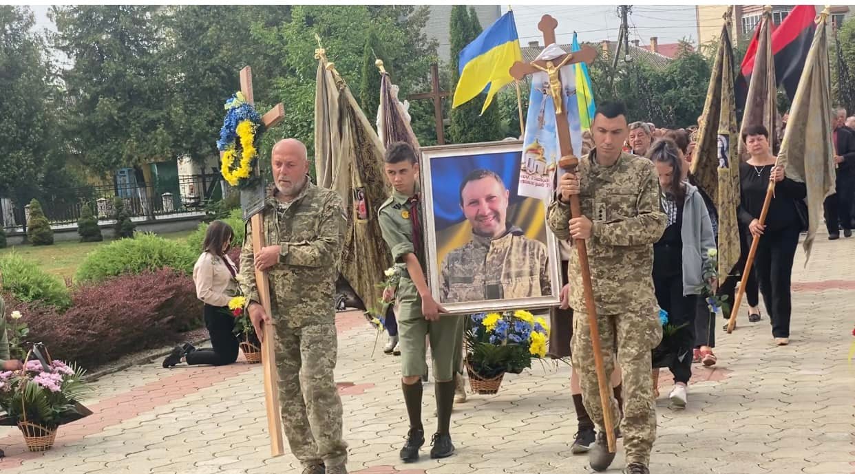 Рожнятівщина велелюдно попрощалася із полеглим на війні Героєм