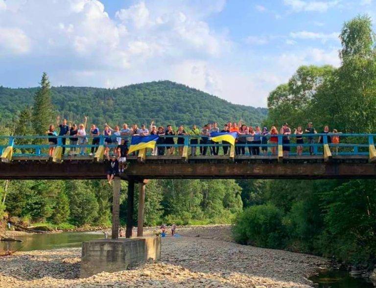 Дітям-переселенцям, які оселилися на Франківщині, організували відпочинок у Карпатах