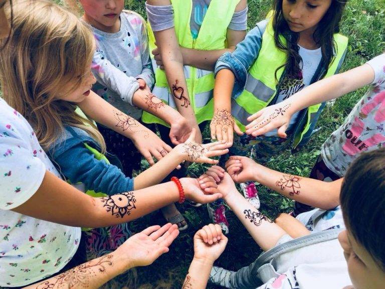 В Івано-Франківську можна зареєструвати дитину у літній патріотичний табір