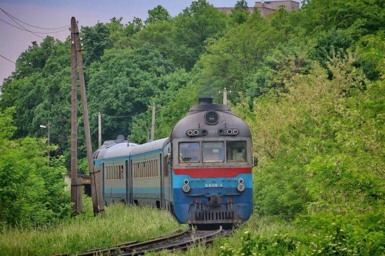 На Франківщині тимчасово не курсуватимуть деякі приміські поїзди