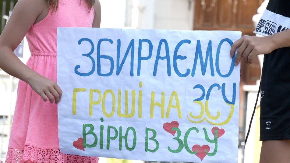 У Івано-Франківську шестеро школярок вторгували 8 тис. грн для ЗСУ