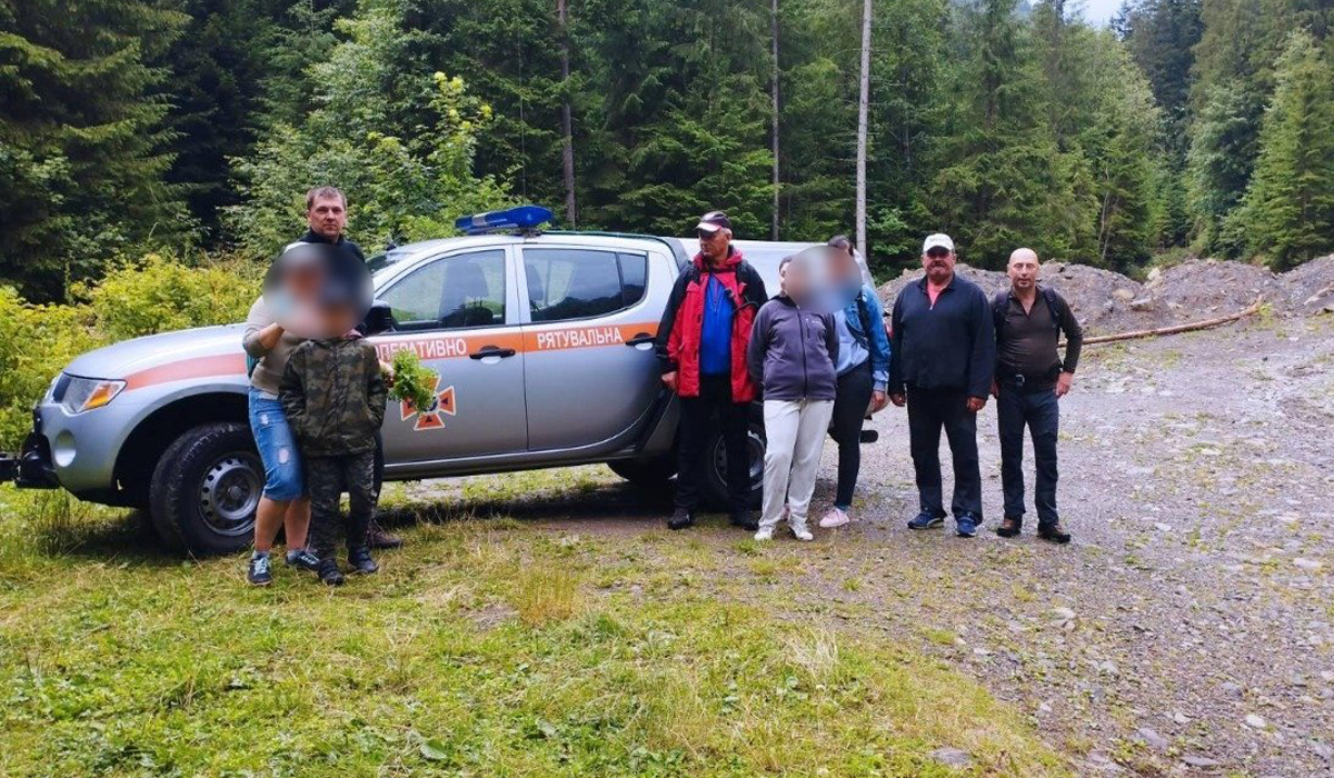 В Карпатах заблукали четверо туристів, з них двоє дітей