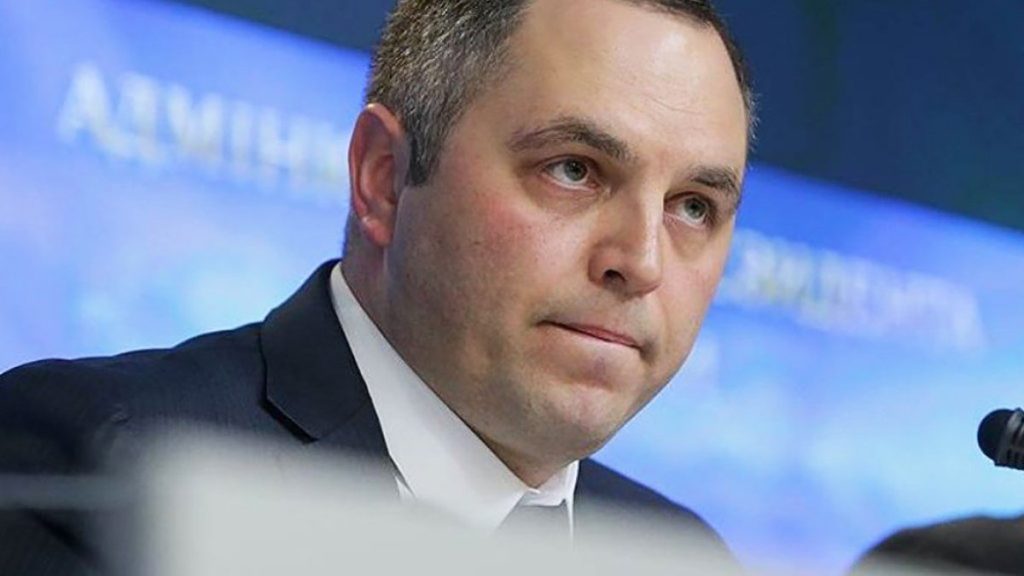 Колишній соратник Януковича Портнов втік з України