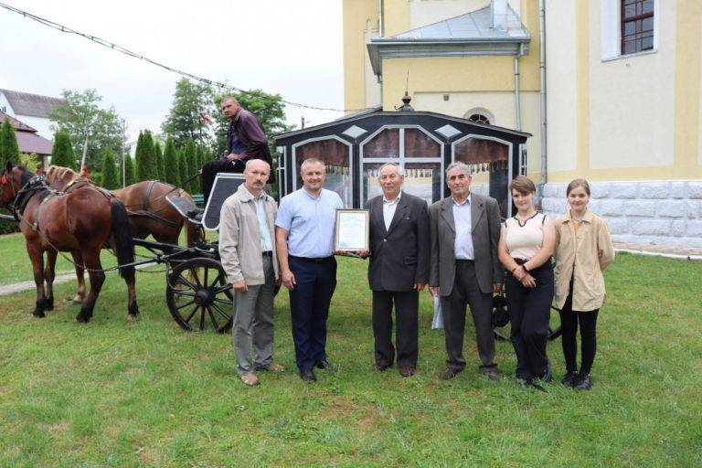 У Долині відреставрували колишній похоронний караван