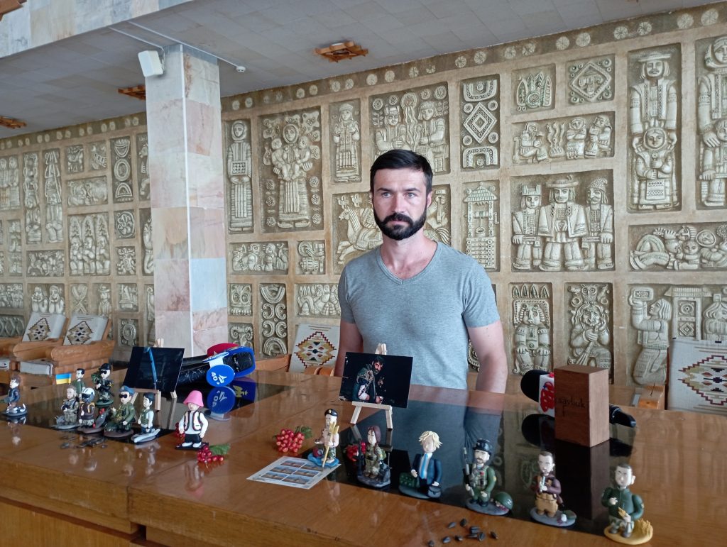 У Івано-Франківську презентували патріотичну серію мініатюр «Воїни світла»