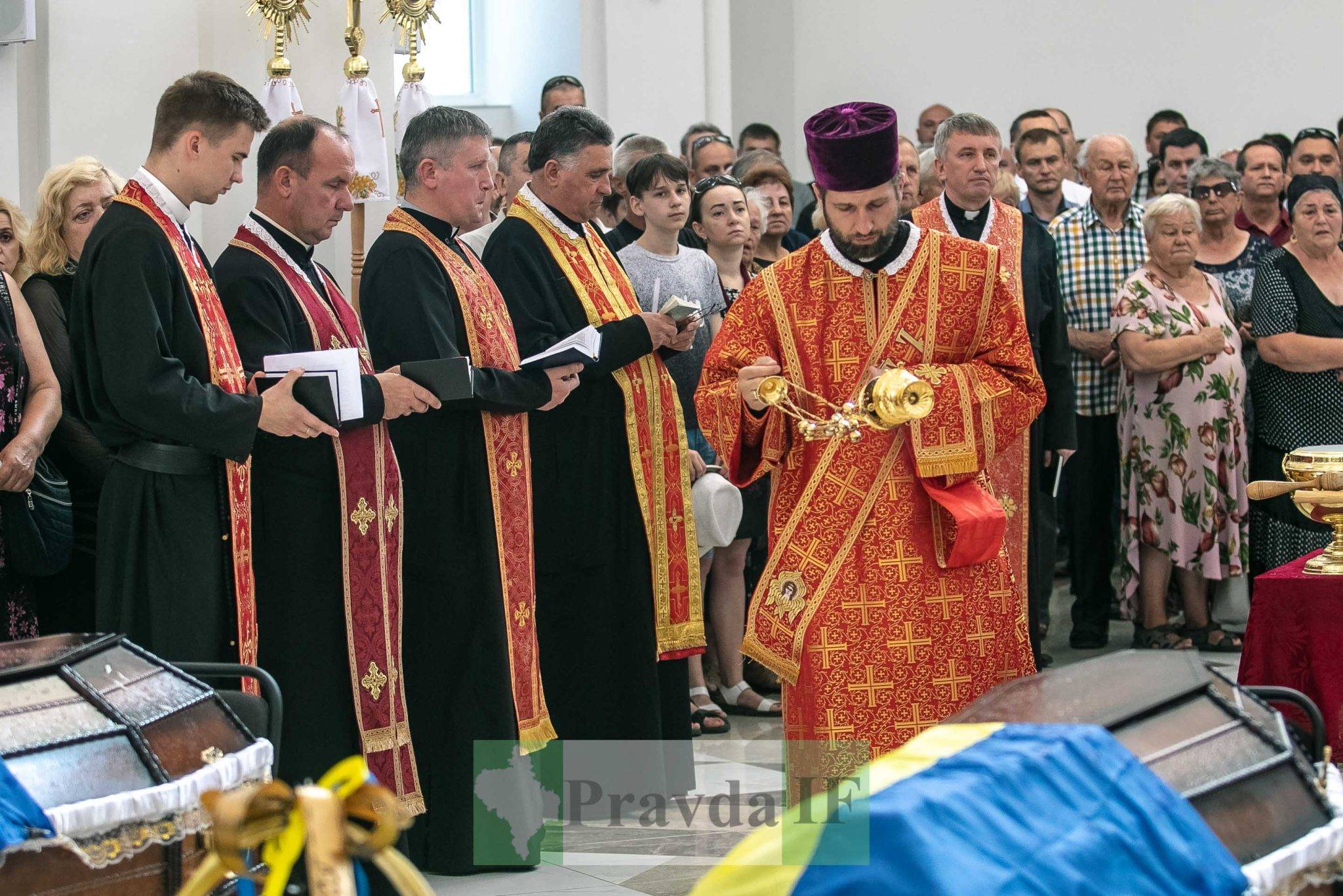 У Франківську попрощалися із трьома Героями,які загинули під час бойового завдання на лінії фронту,загинули на війні