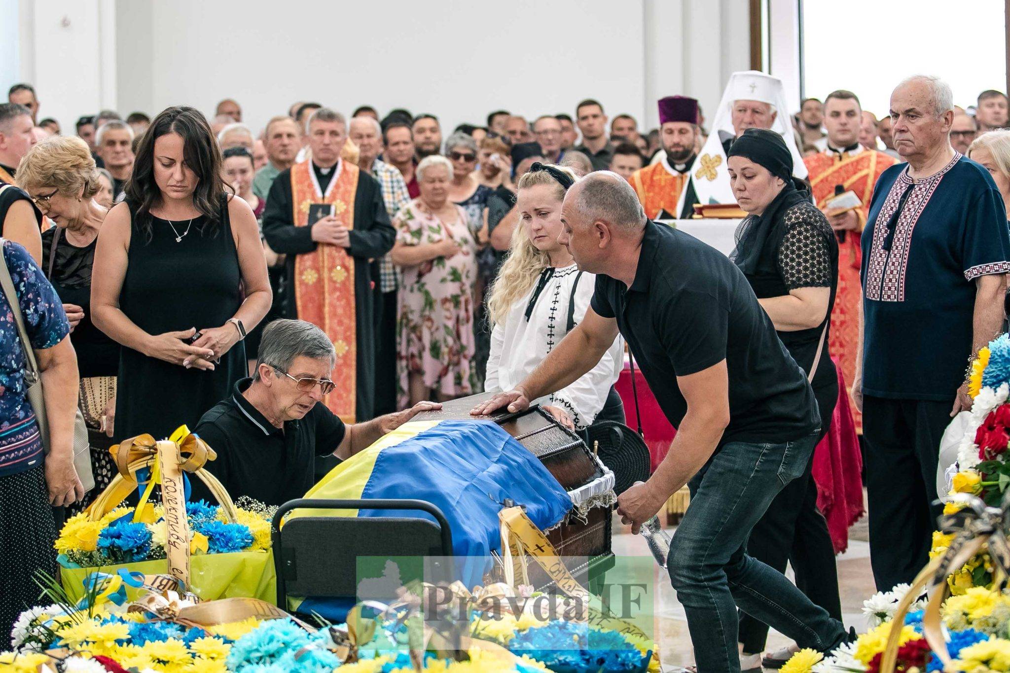 У Франківську попрощалися із трьома Героями,які загинули під час бойового завдання на лінії фронту,загинули на війні