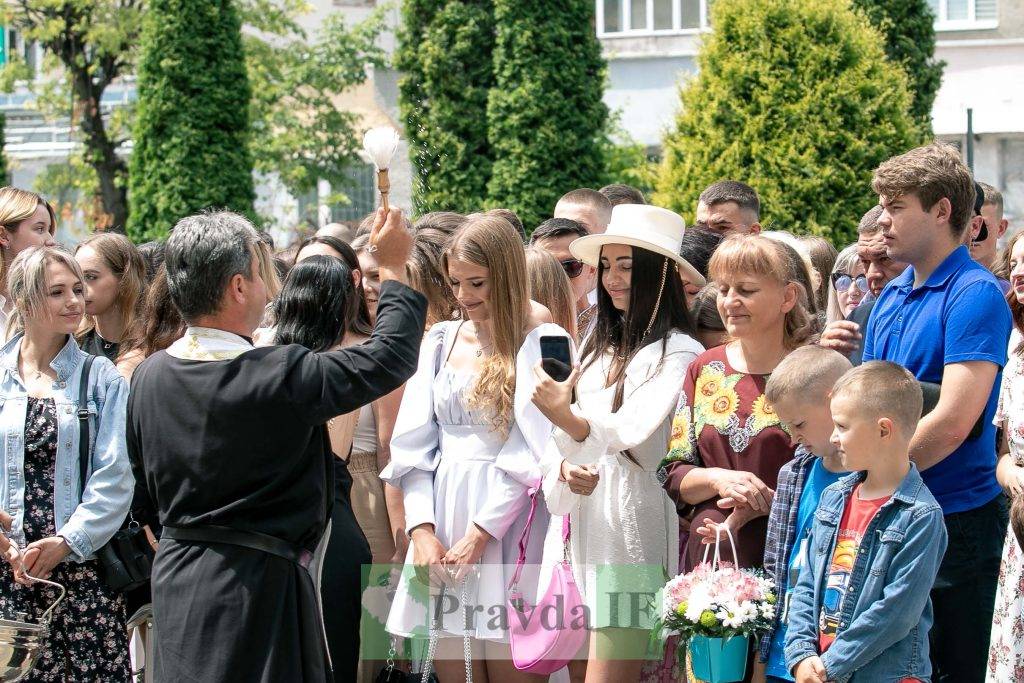 вручення дипломів університет короля данила,Вручення дипломів УКД 2022,випускники університету короля данила