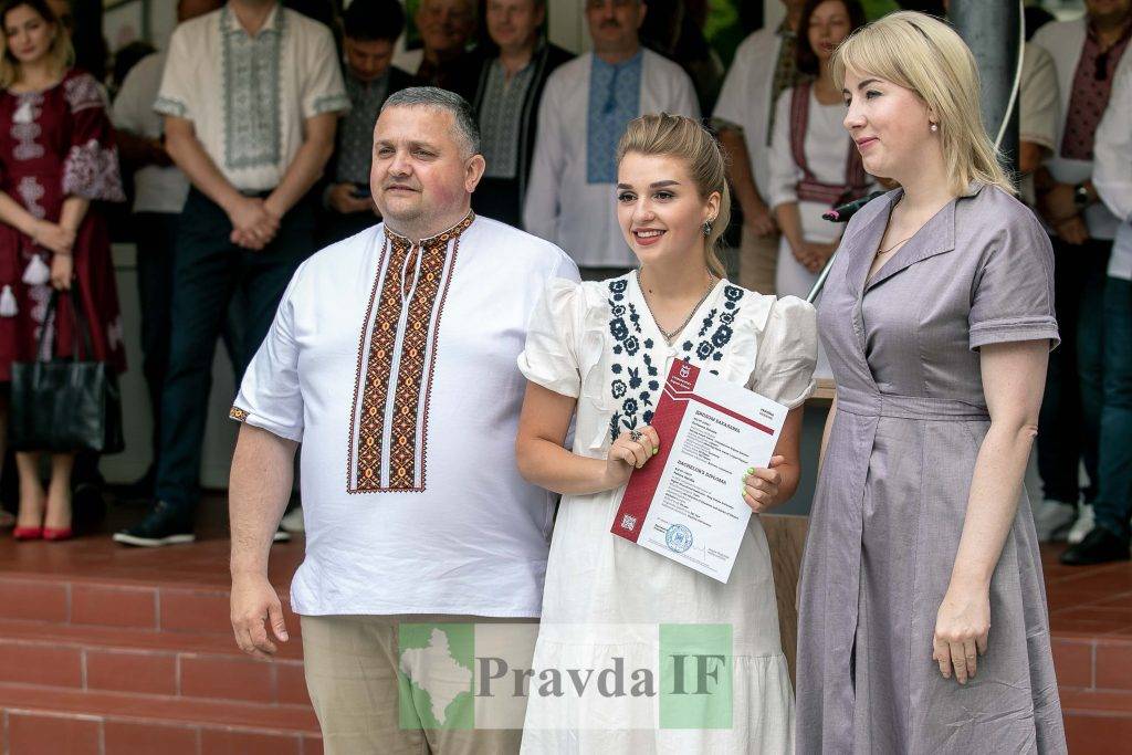 вручення дипломів університет короля данила,Вручення дипломів УКД 2022,випускники університету короля данила