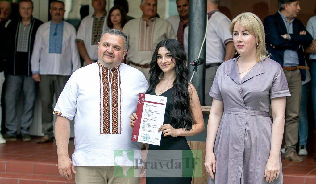 вручення дипломів університет короля данила,Вручення дипломів УКД 2022,випускники університету короля данила