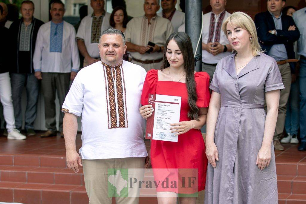 вручення дипломів університет короля данила,Вручення дипломів УКД 2022,випускники університету короля данила