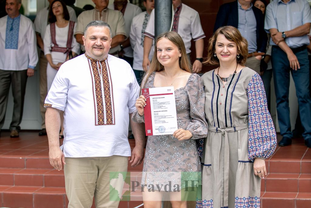 вручення дипломів університет короля данила,Вручення дипломів УКД 2022,випускники університету короля данила