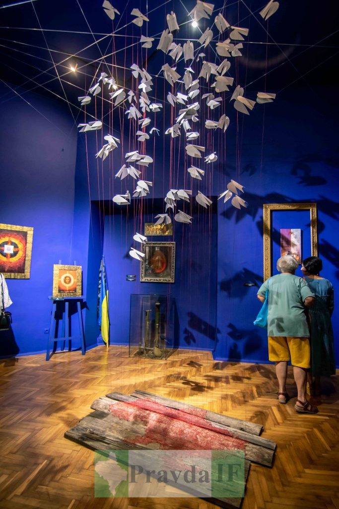 У Франківську відкрили арт проєкт,Відкриття арт проєкту Бог між нами! Переможемо разом!,франківський краєзнавчий музей