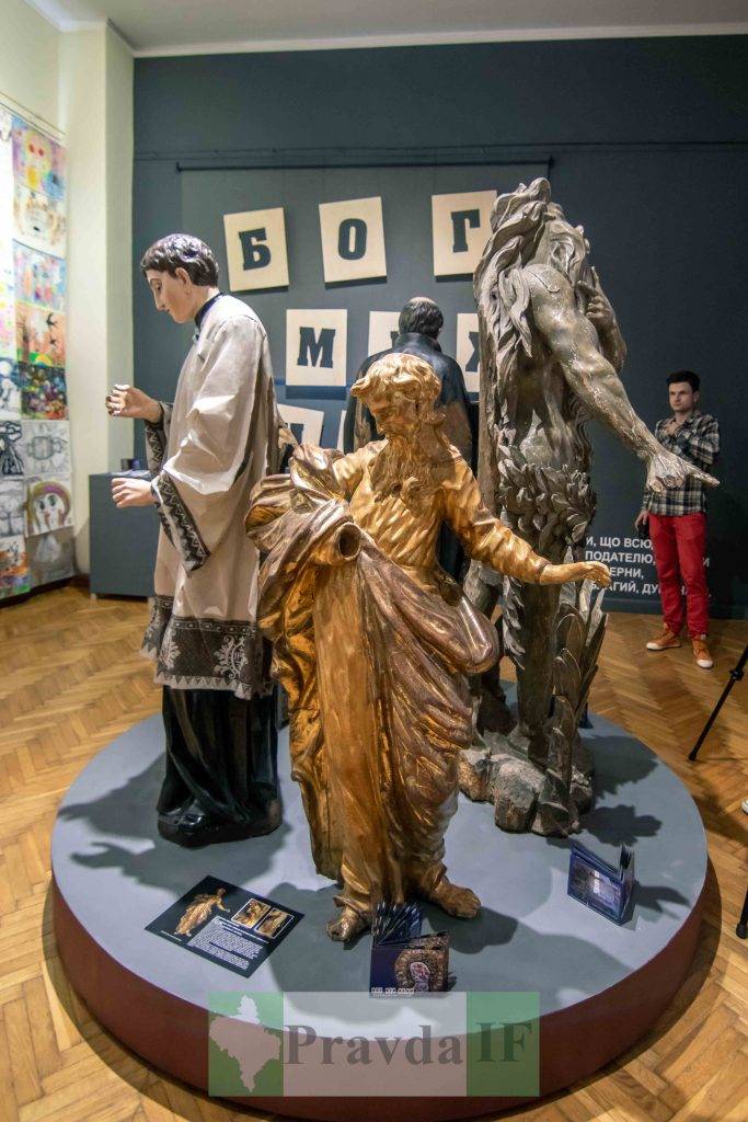 У Франківську відкрили арт проєкт,Відкриття арт проєкту Бог між нами! Переможемо разом!,франківський краєзнавчий музей