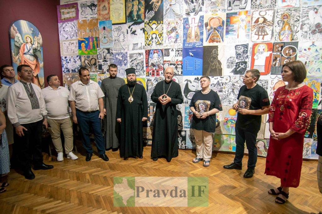 У Франківську відкрили арт проєкт,Відкриття арт проєкту Бог між нами! Переможемо разом!,франківський краєзнавчий музей