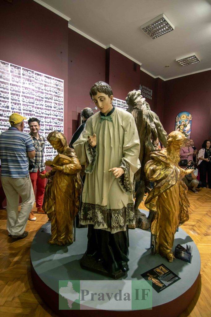 У Франківську відкрили арт проєкт,Відкриття арт проєкту Бог між нами! Переможемо разом!,франківський краєзнавчий музей