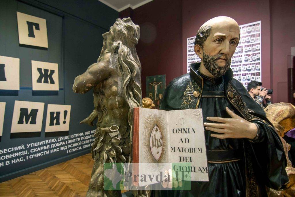 У Франківську відкрили арт проєкт,Відкриття арт проєкту Бог між нами! Переможемо разом!,франківський краєзнавчий музей