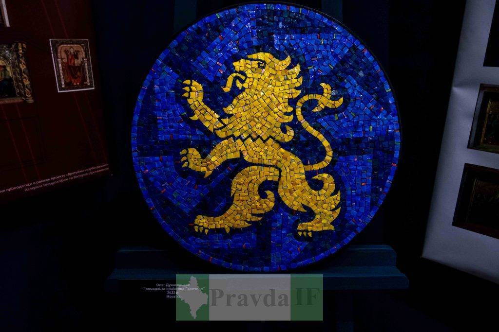 У Франківську відкрили арт проєкт,Відкриття арт проєкту Бог між нами! Переможемо разом!,франківський краєзнавчий музей