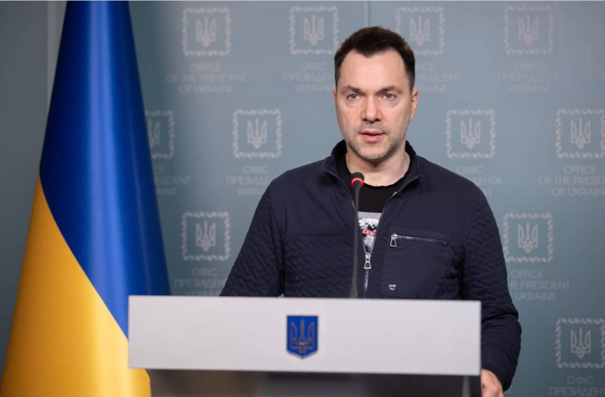 Подоляк відреагував на скандал і розповів, яку посаду займає Арестович