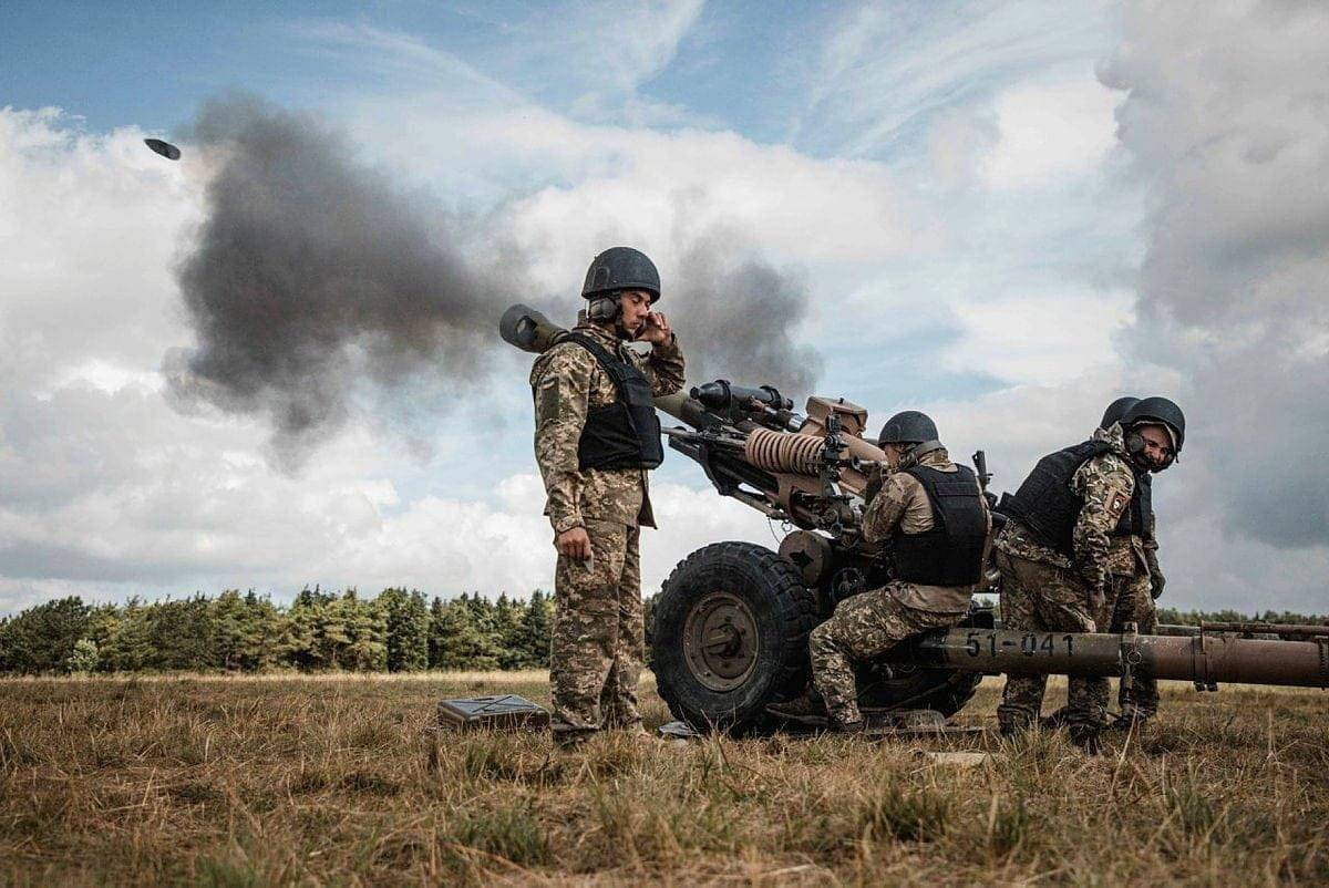 Українські військові знищили ворожий склад боєприпасів у Токмаку