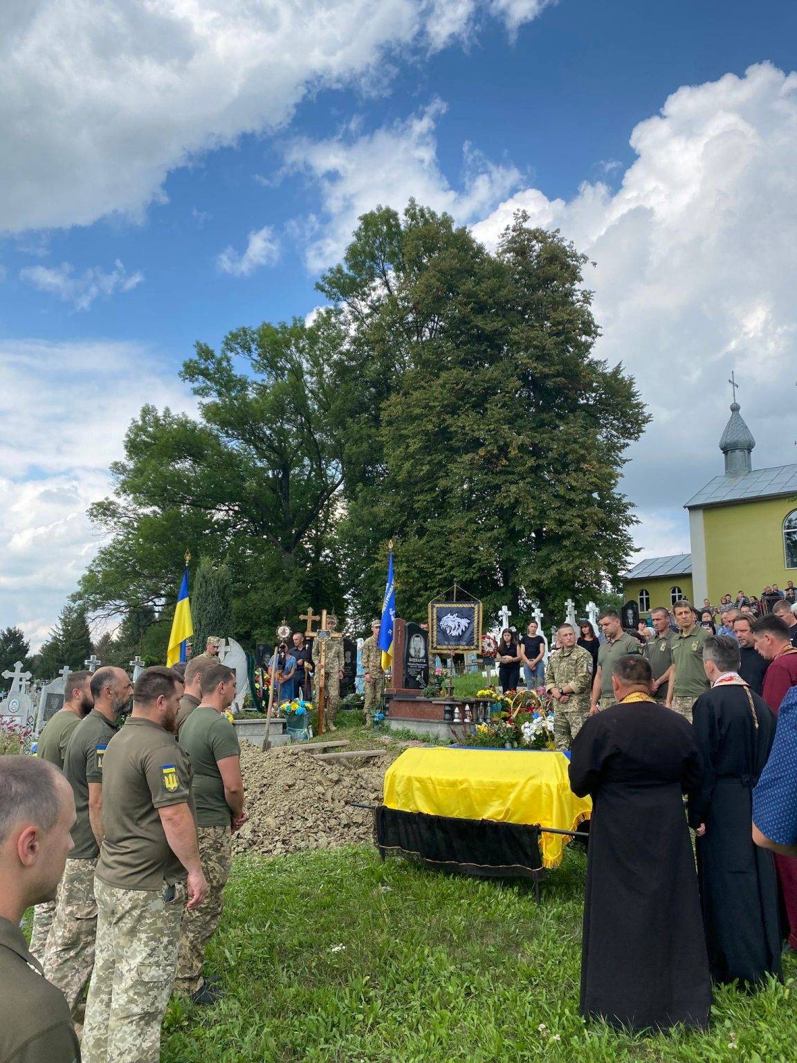 Боровся та помер як Герой: на Коломийщині попрощалися зі ще одним воїном