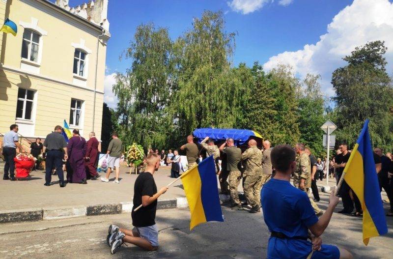 У Тлумачі зустріли загиблого воїна Романа Круховського (ФОТО)