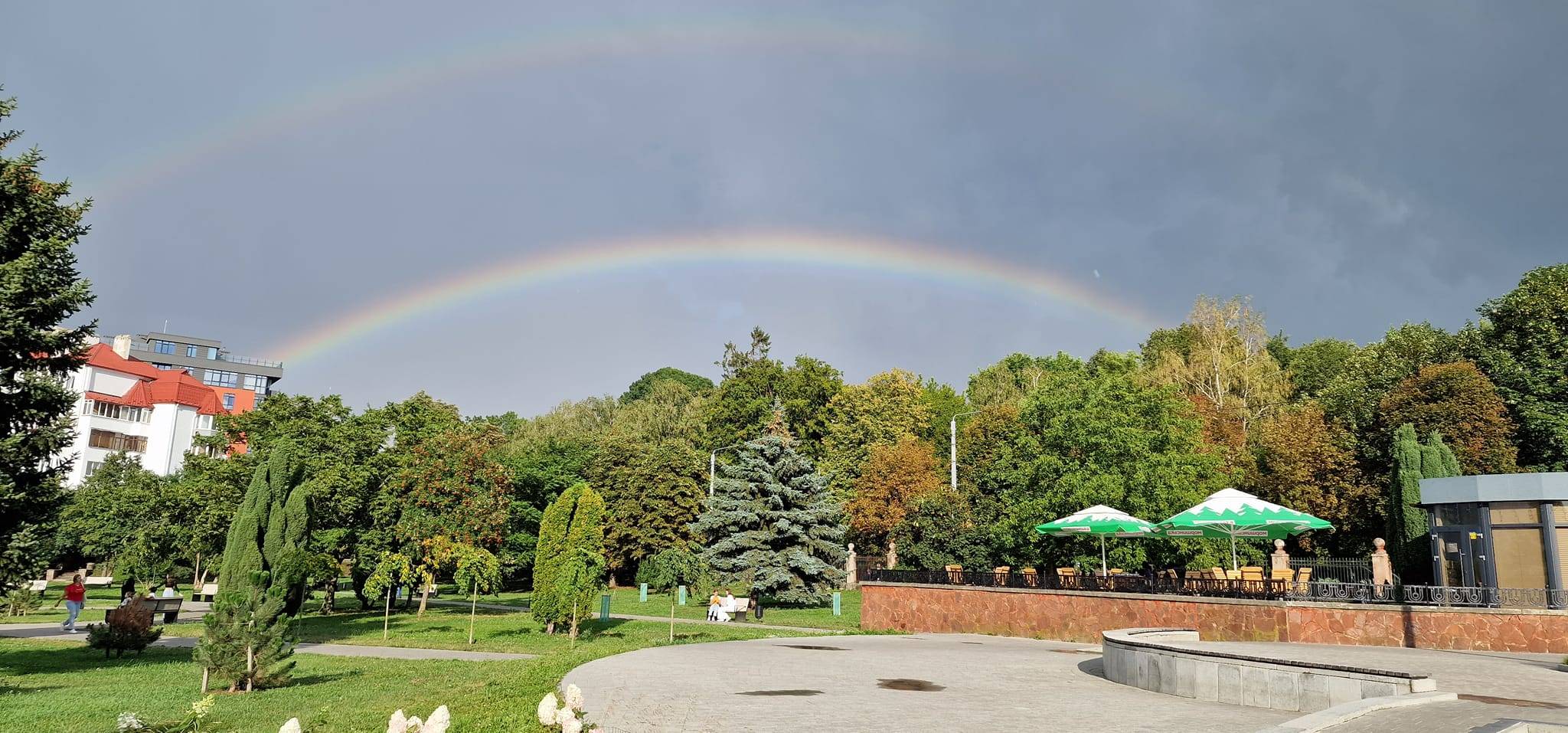 У Франківську після дощу з'явилися дві веселки