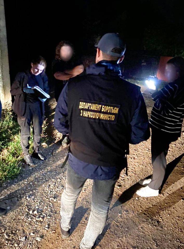 розповсюджував наркотики,поліція прикарпаття,закладки наркотиків