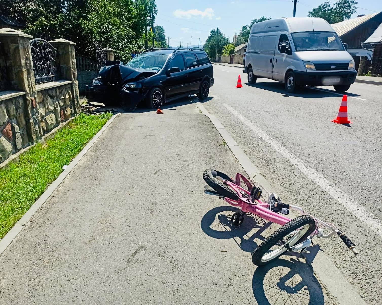 ДТП на Надвірнящині: під колеса автівки потрапила 7-річна дівчинка ФОТО