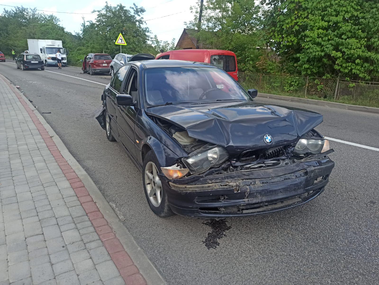 Розбито сім автівок: деталі масштабної аварії на Надвірнянщині ФОТО