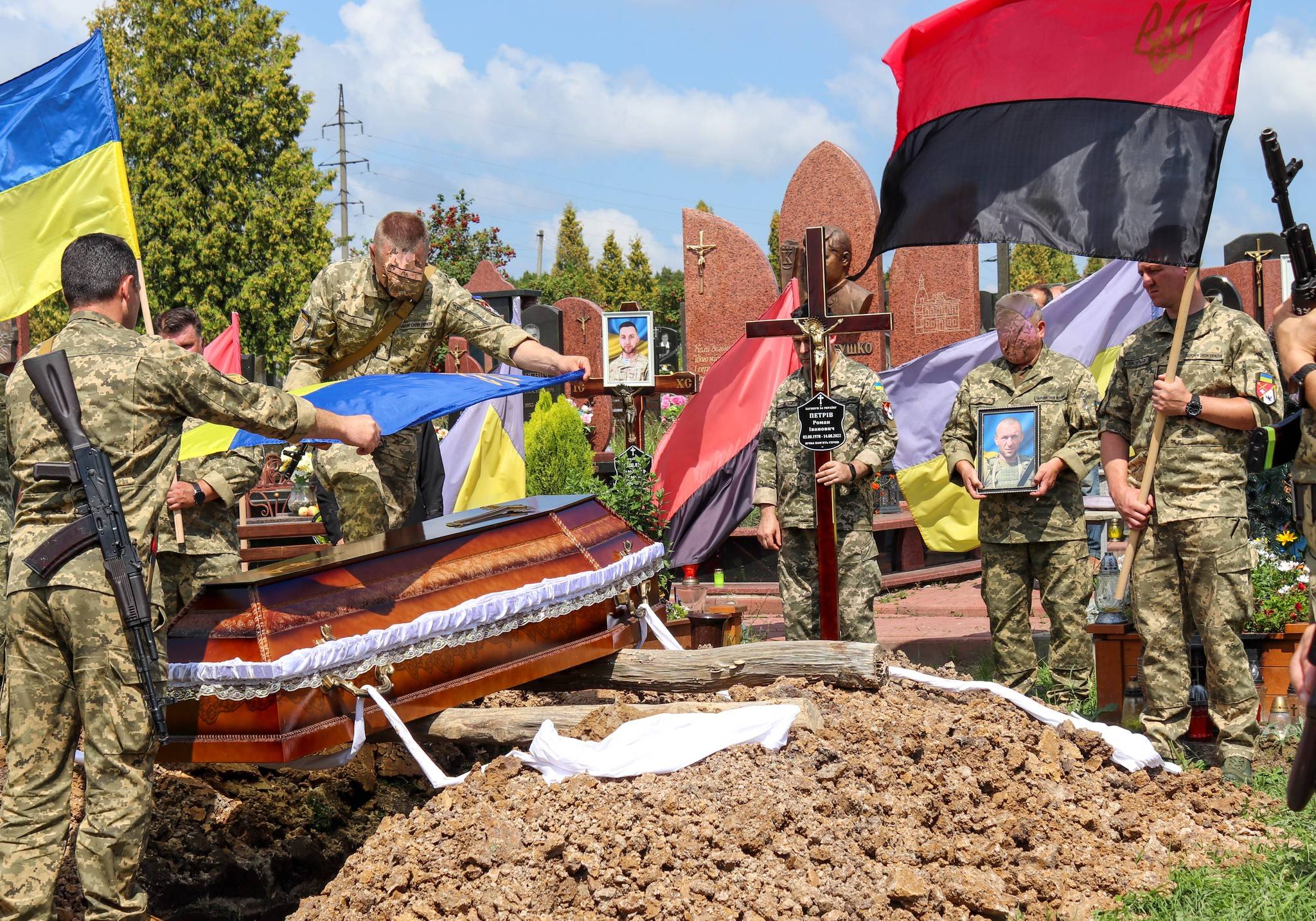 У Калуші провели в останню путь захисника Романа Петріва,роман петрів,загинув на війні