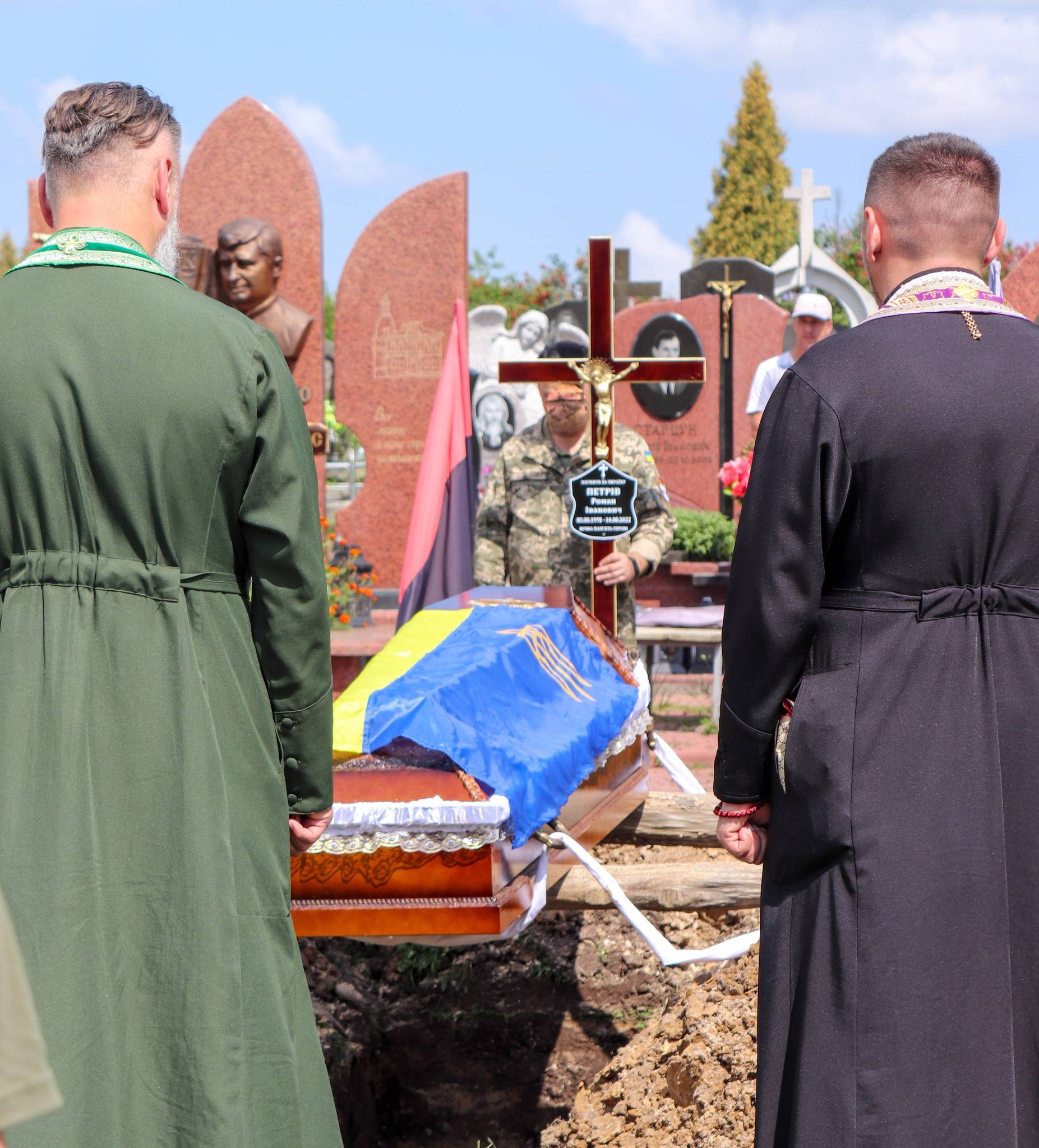 У Калуші провели в останню путь захисника Романа Петріва,роман петрів,загинув на війні