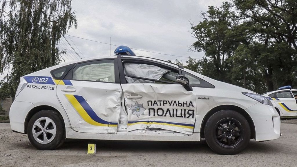 У Калуші неадекват кувалдою розтрощив магазин та пошкодив авто патрульних,поліція,калуський суд