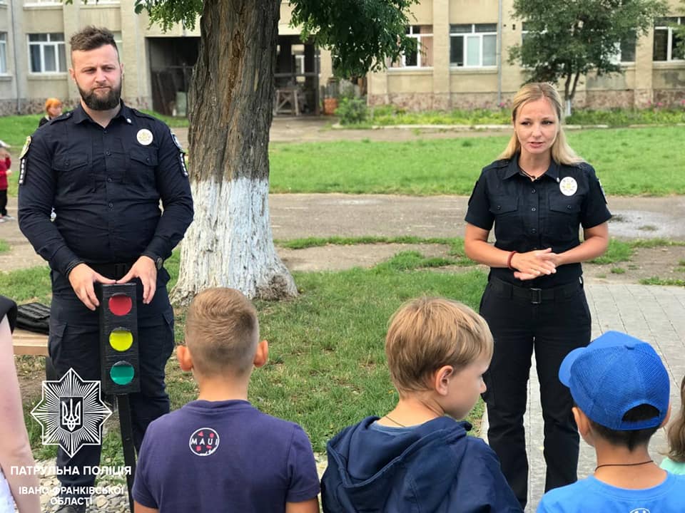 "СпівДія заради Дітей": прикарпатські поліцейські взяли участь у Всеукраїнському проєкті