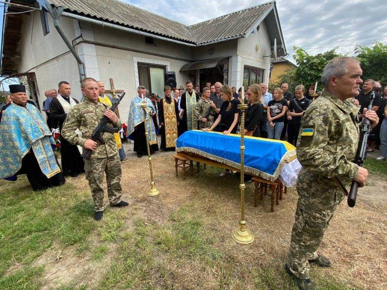 Городенківщина провела в останню путь Героя Дмитра Чирву ФОТО