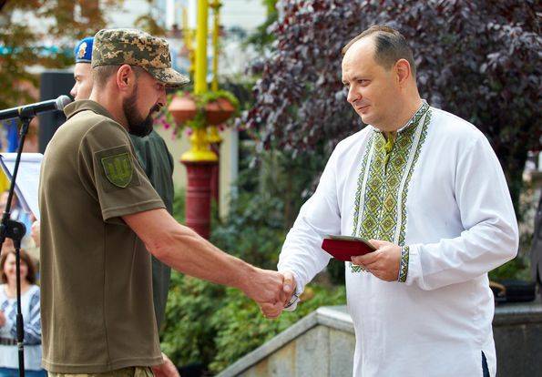 Мер Франківська вручив відзнаки воїнам з передової та воякам УПА