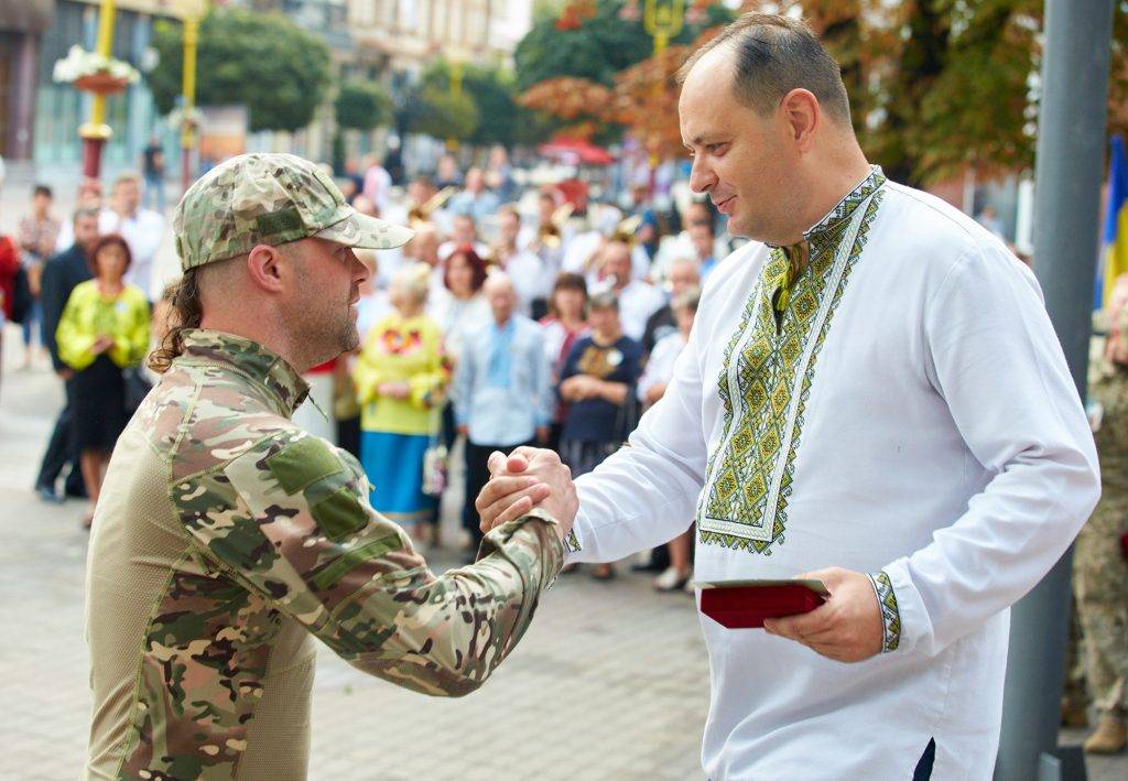 Мер Франківська вручив відзнаки воїнам з передової та воякам УПА