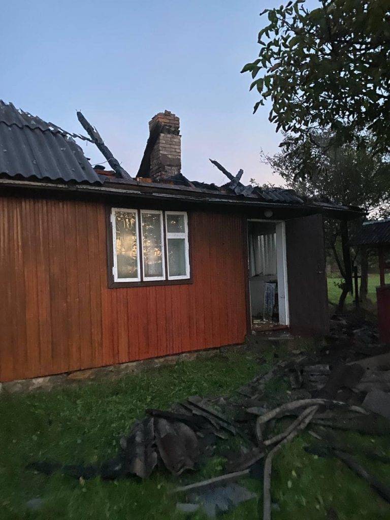 На Франківщині блискавка влучила у літню кухню