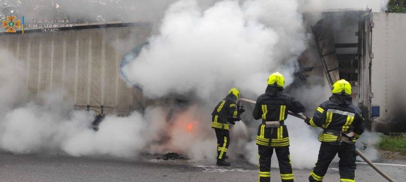 На дорозі під Франківськом загорілась вантажівка