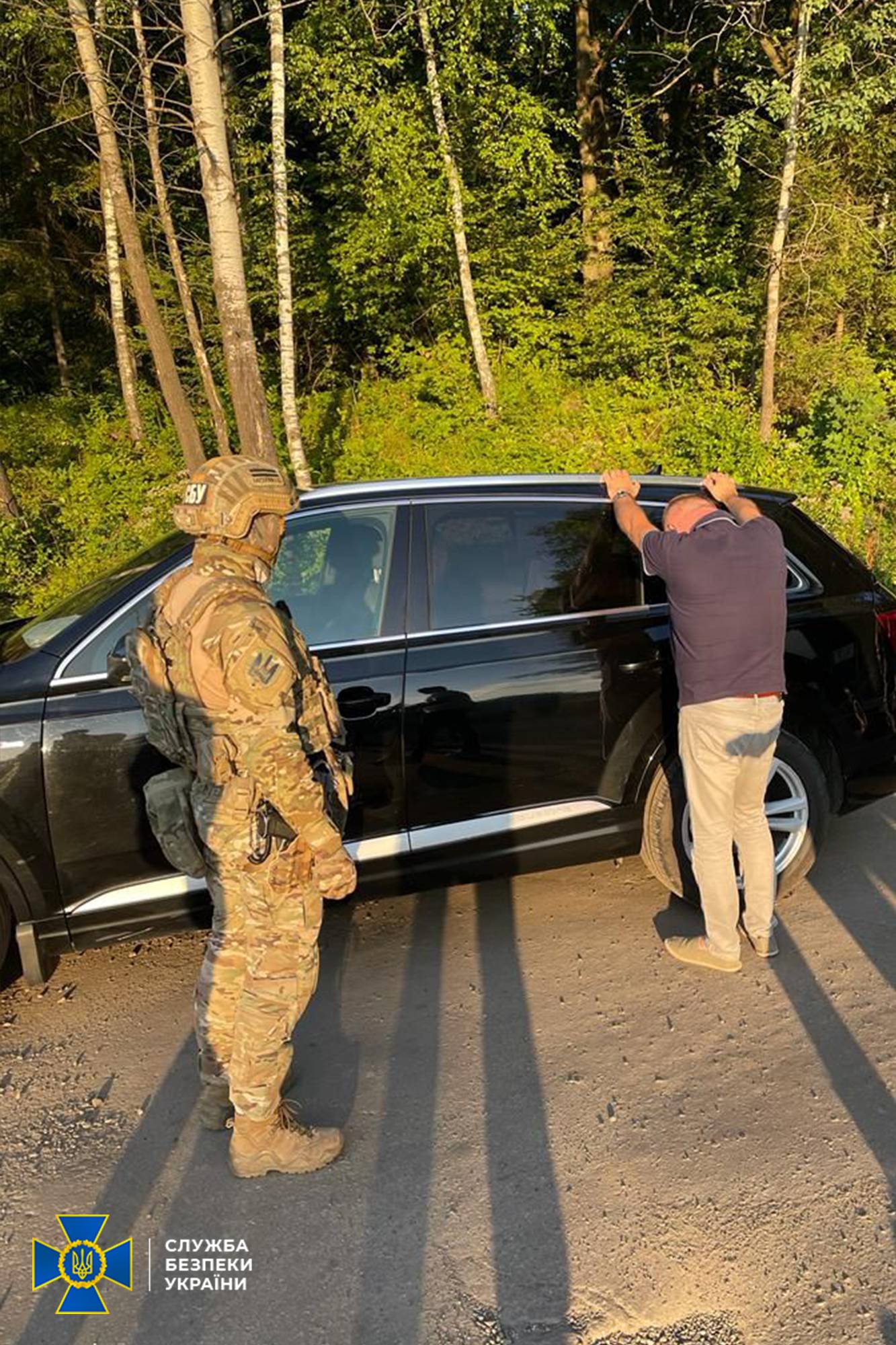 СБУ затримала депутата Івано-Франківської обласної ради,який торгував гуманітаркою для ЗСУ,продаж гуманітарної допомоги