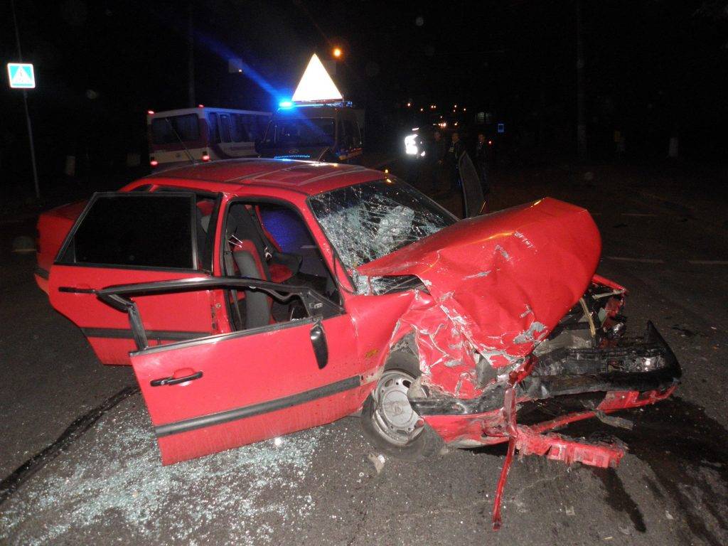 В Тлумачі нетверезий водій врізався у кіоск